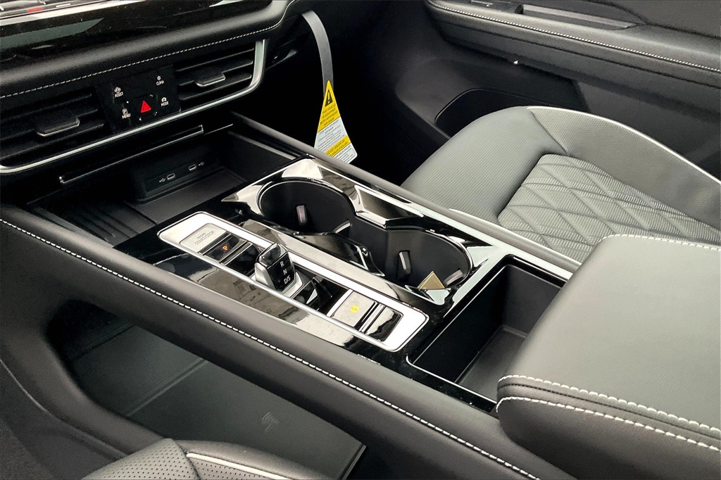 2025 Volkswagen Atlas 2.0T SEL Premium R-Line - Photo 14