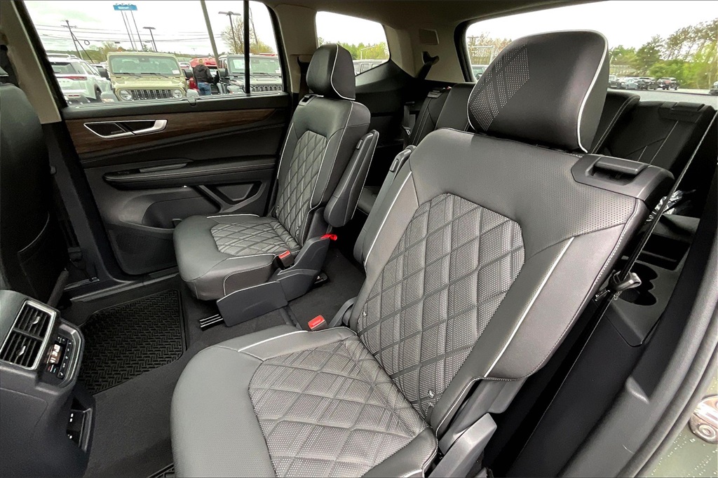 2025 Volkswagen Atlas 2.0T SEL Premium R-Line - Photo 15