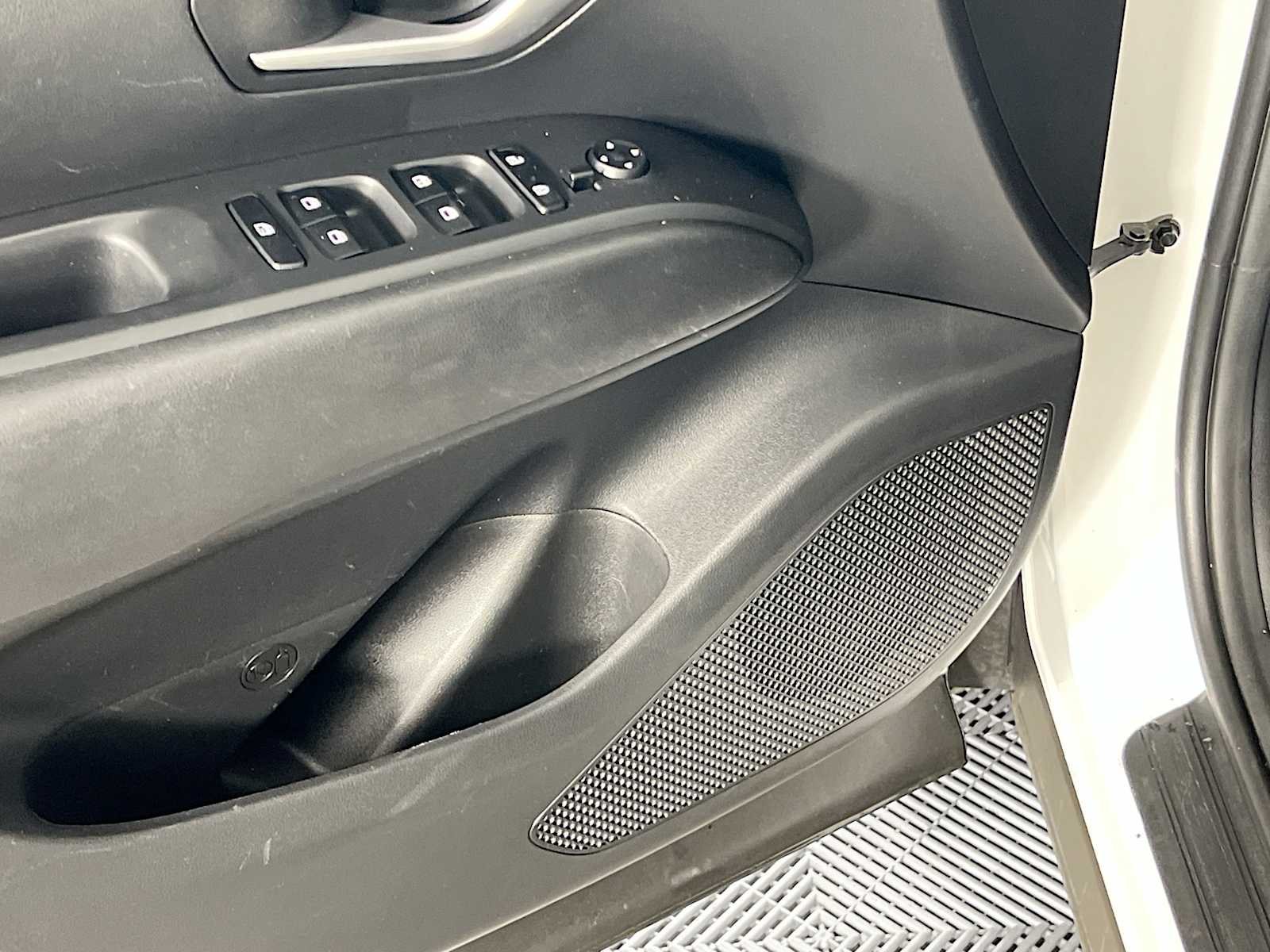 2023 Hyundai Tucson SE - Photo 18