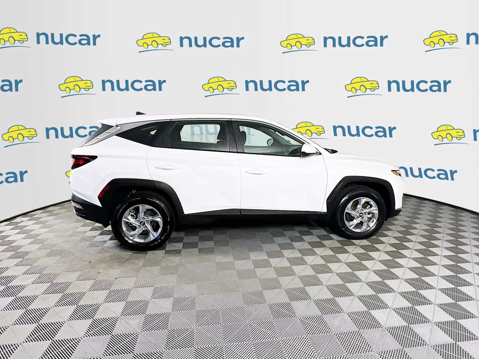 2023 Hyundai Tucson SE - Photo 8