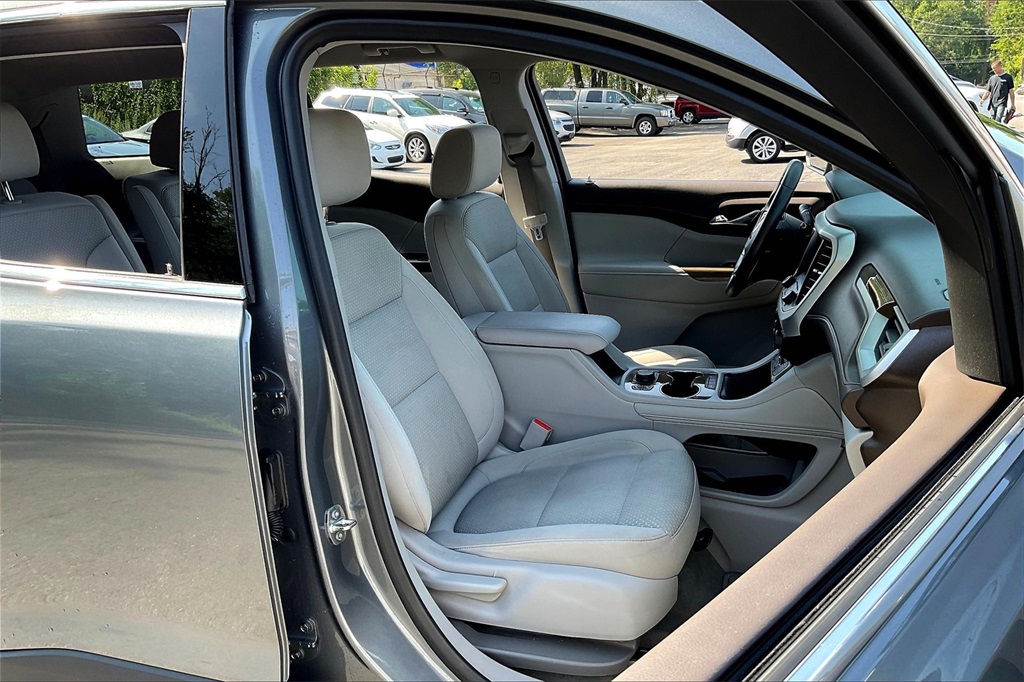 2021 GMC Acadia SLE - Photo 11
