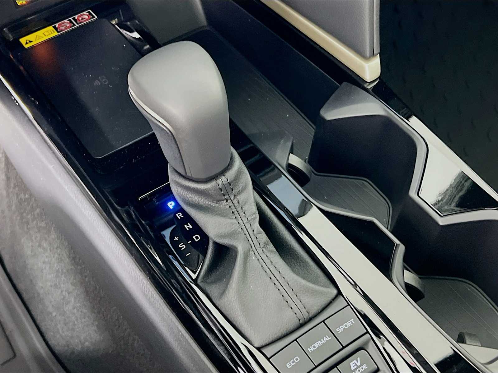2025 Toyota Camry XSE - Photo 11