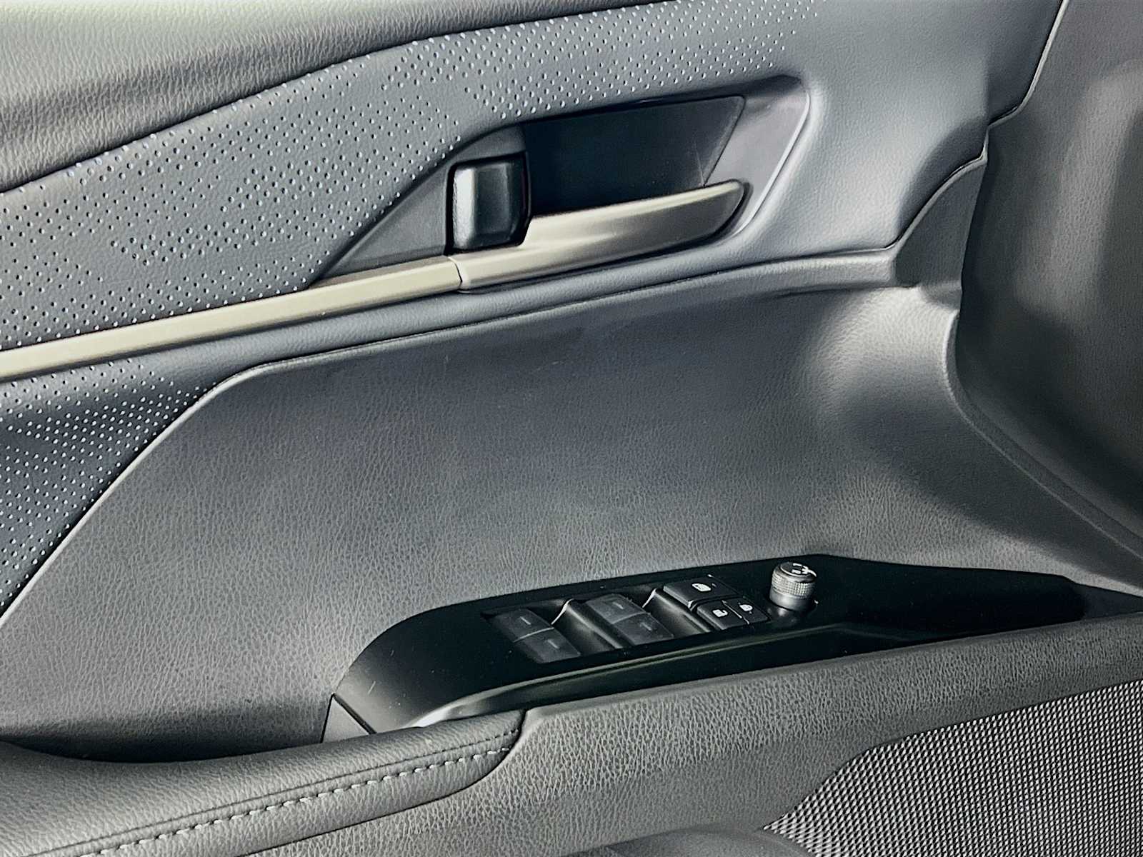 2025 Toyota Camry XSE - Photo 16