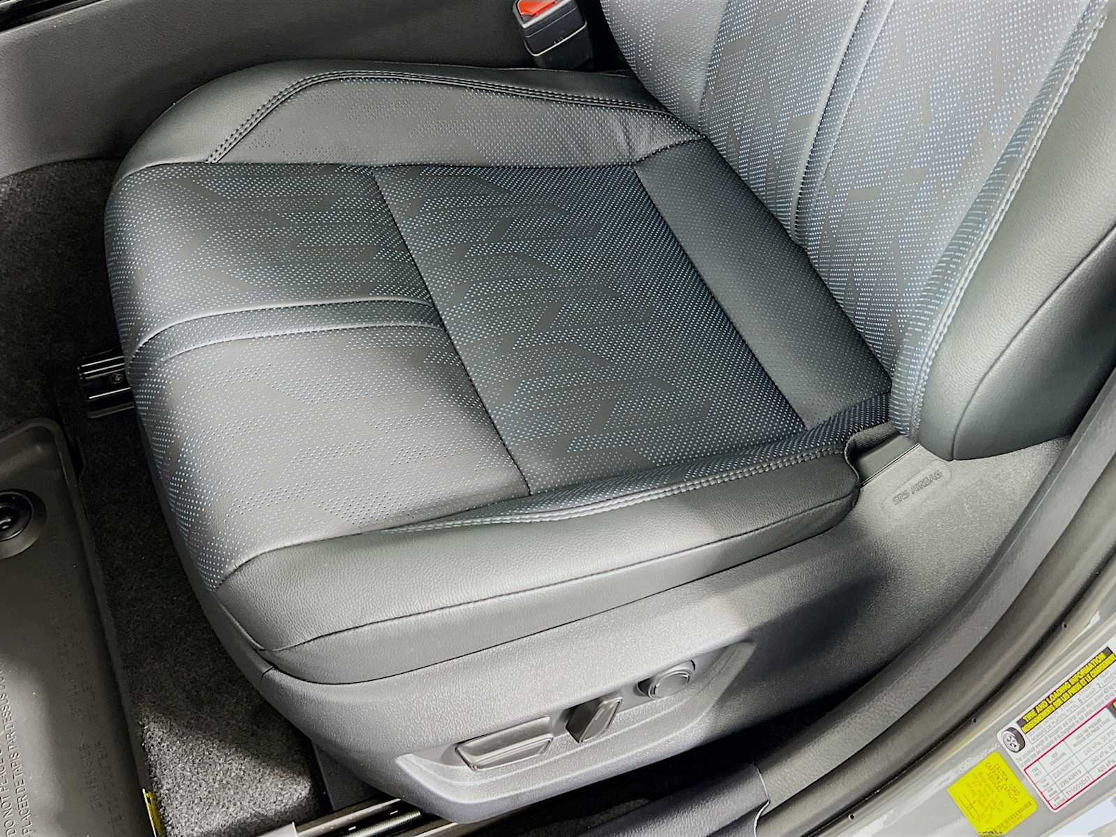2025 Toyota Camry XSE - Photo 17