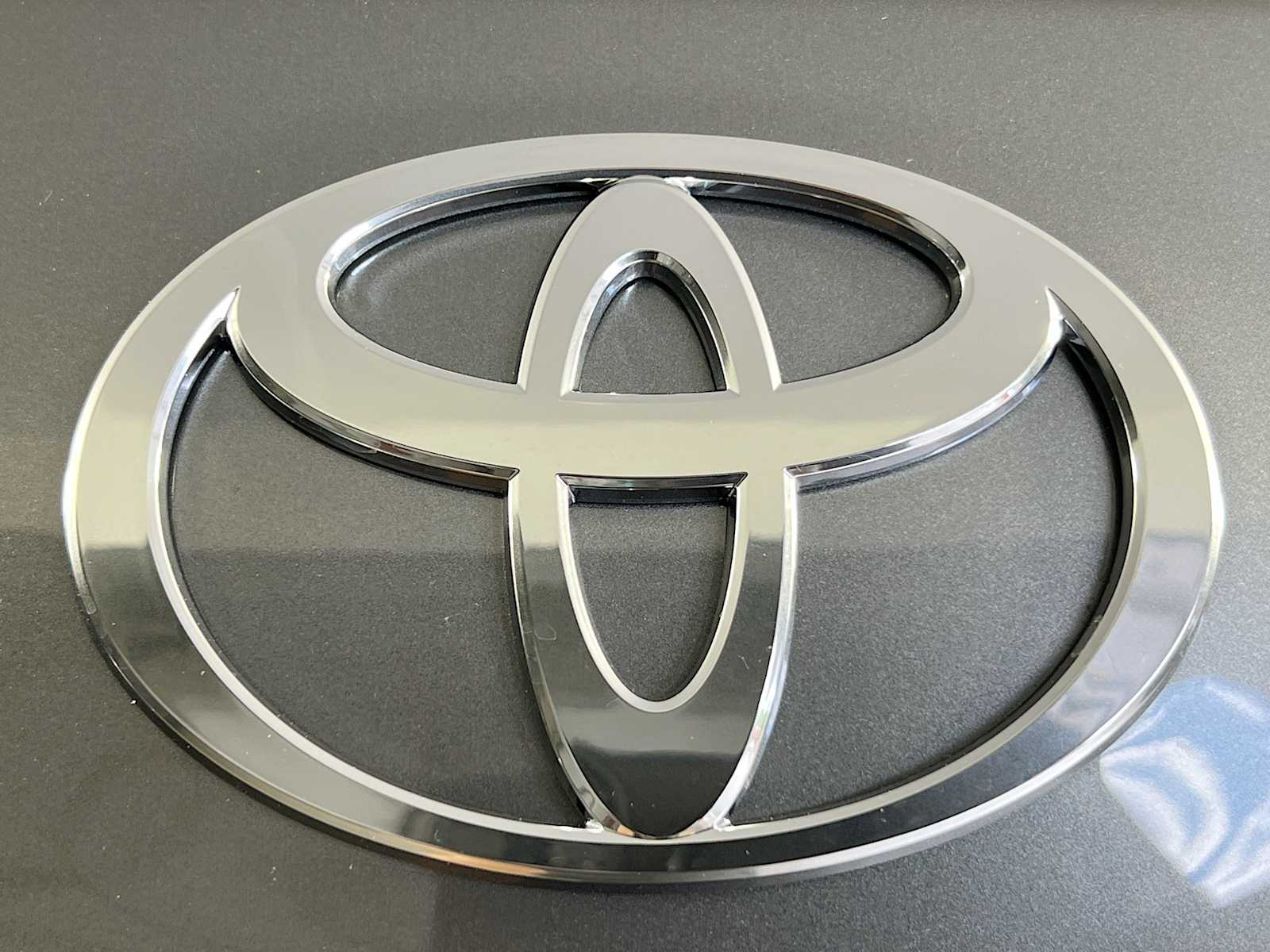 2025 Toyota Camry XSE - Photo 18