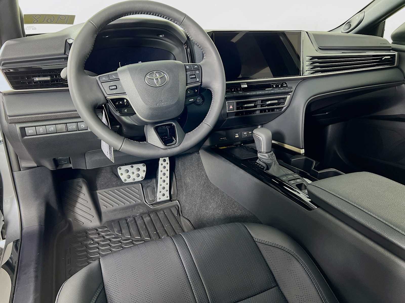 2025 Toyota Camry XSE - Photo 6