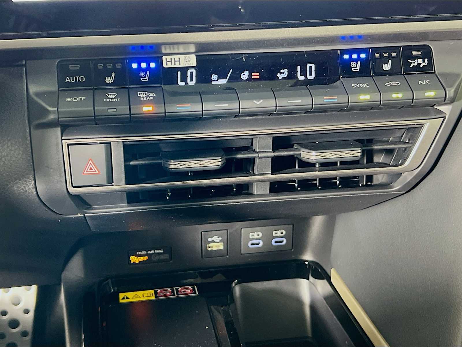 2025 Toyota Camry XSE - Photo 10