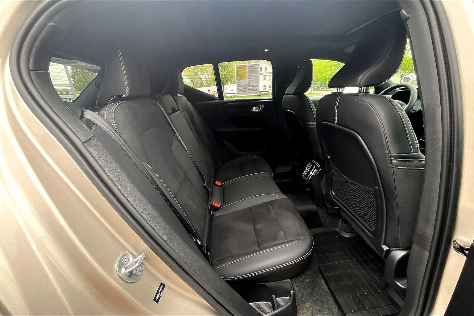 2023 Volvo XC40 Recharge Pure Electric Plus - Photo 16