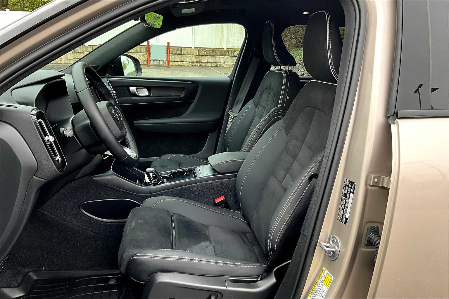 2023 Volvo XC40 Recharge Pure Electric Plus - Photo 10
