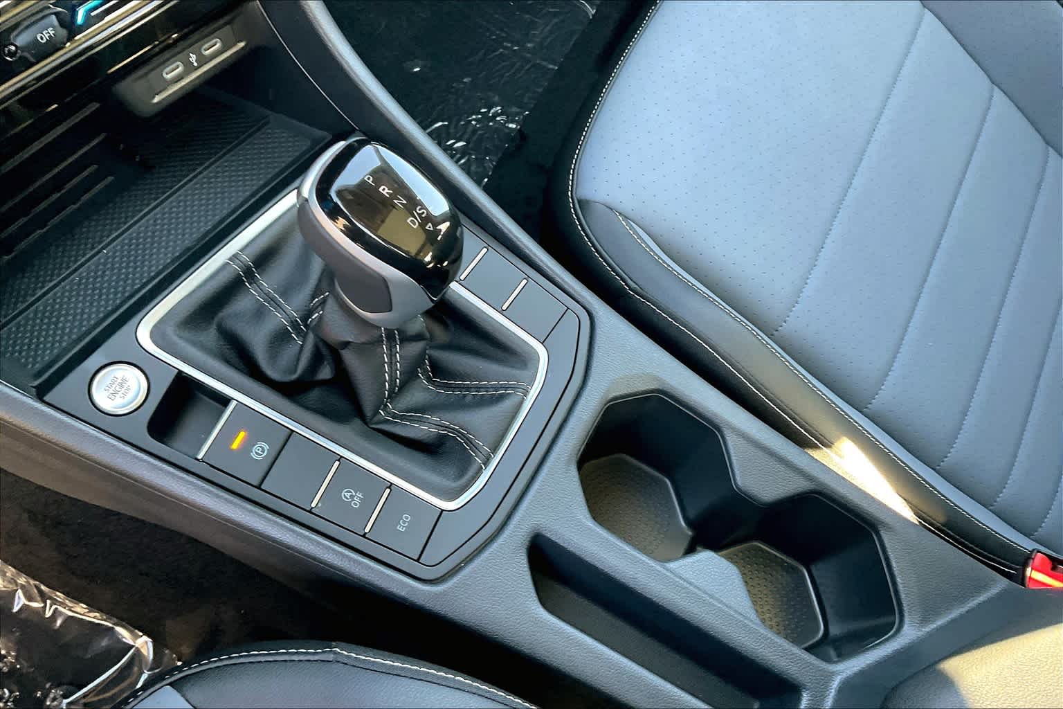 2025 Volkswagen Jetta SE - Photo 14