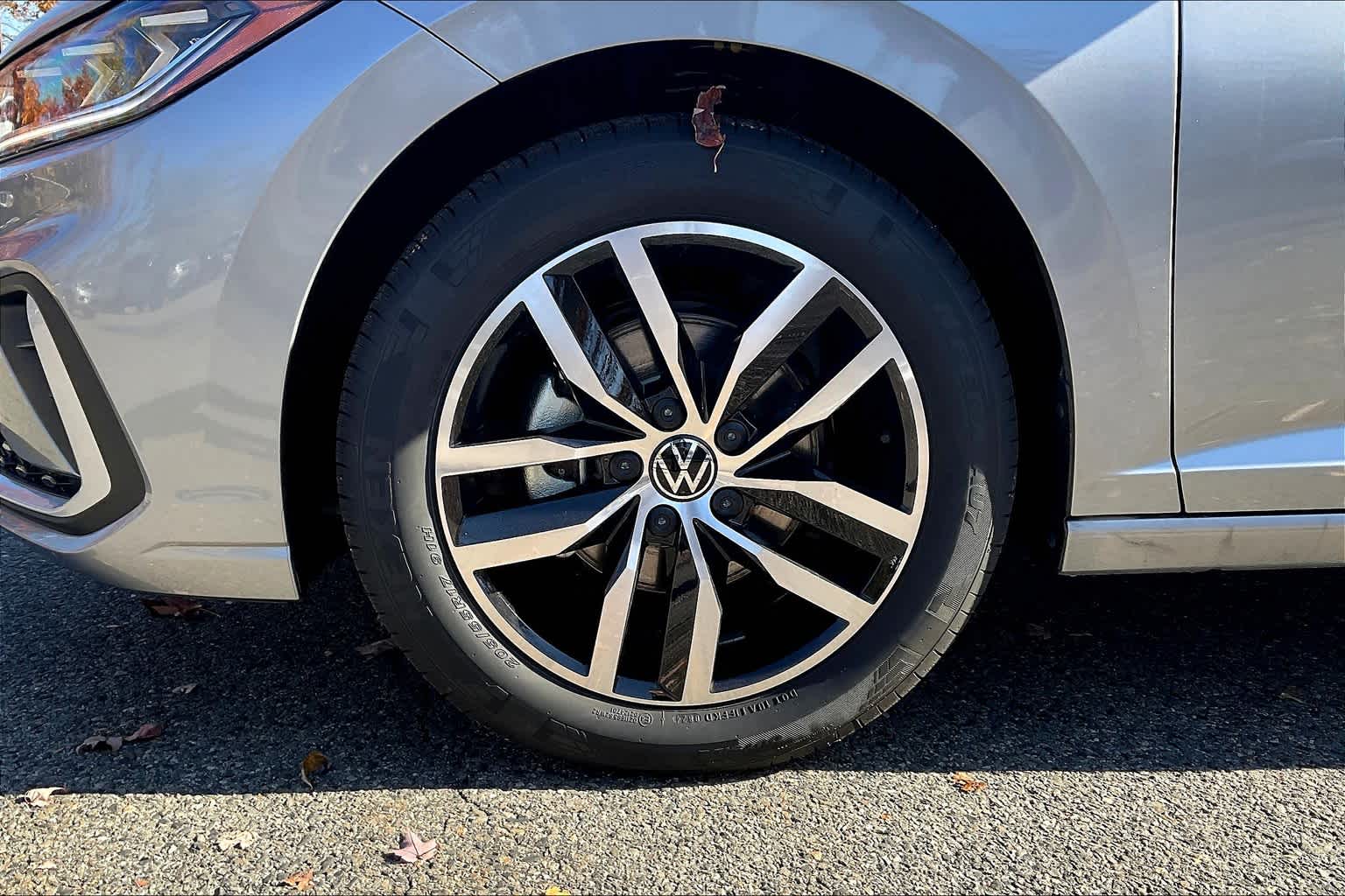 2025 Volkswagen Jetta SE - Photo 8