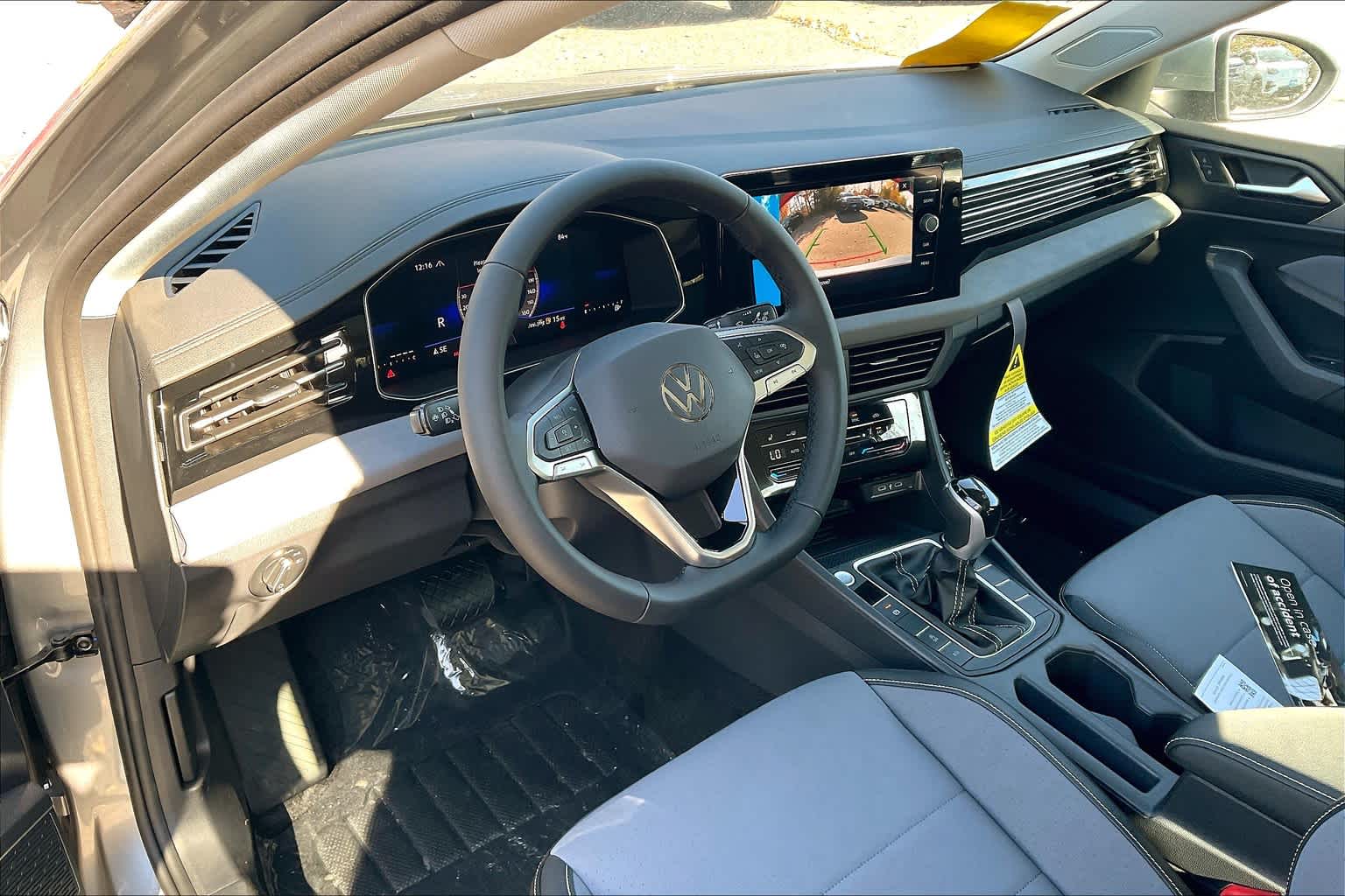 2025 Volkswagen Jetta SE - Photo 9