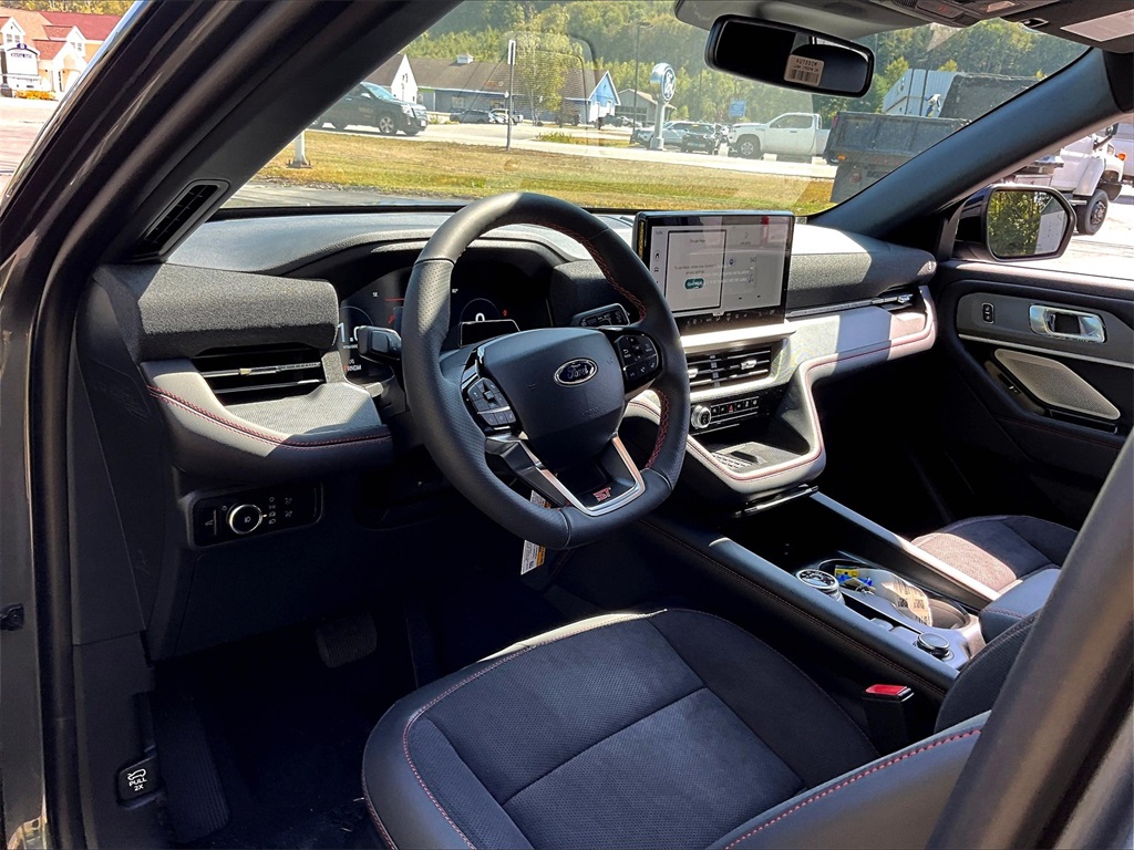 2025 Ford Explorer ST - Photo 7