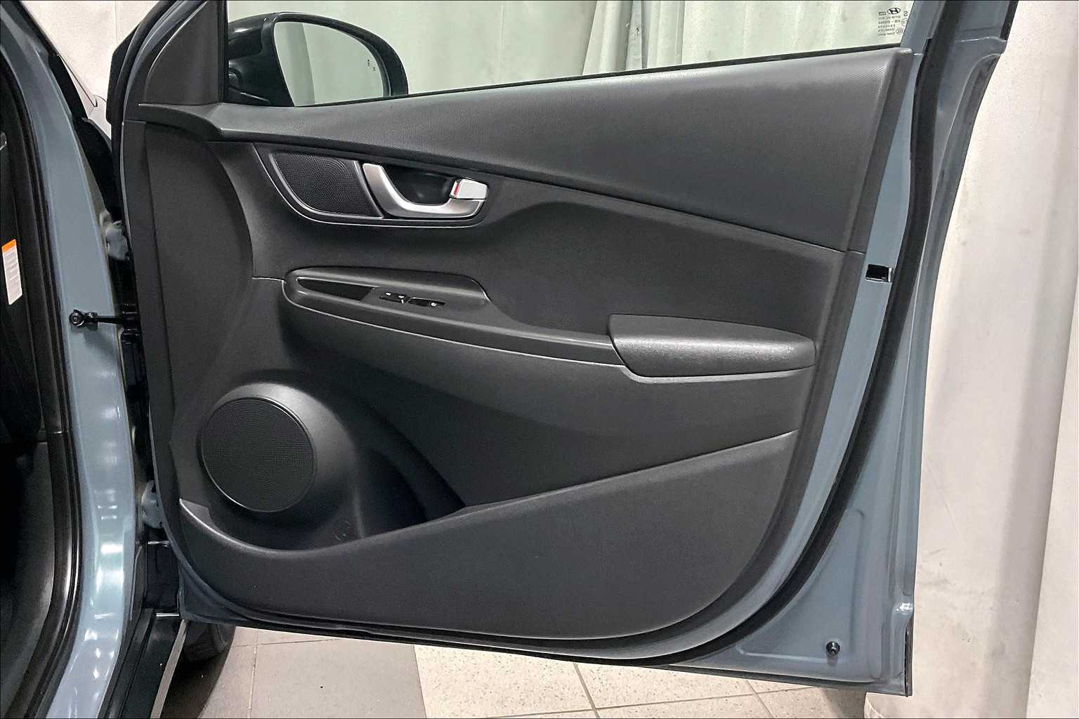 2023 Hyundai Kona Electric SE - Photo 12