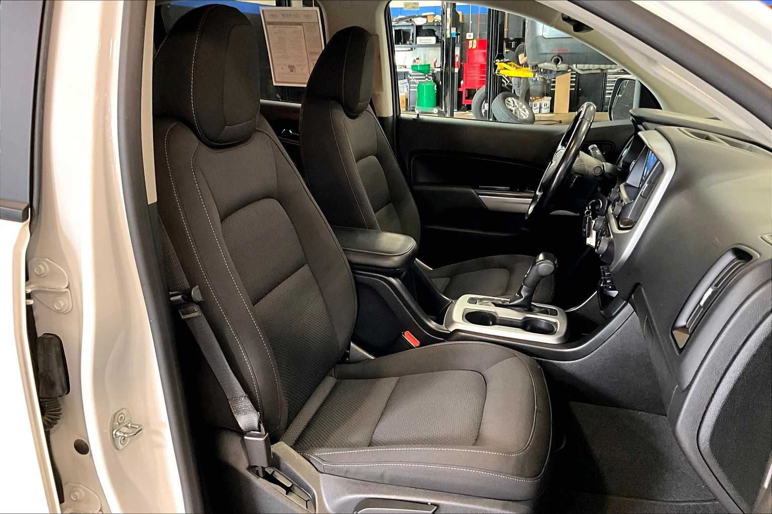 2021 Chevrolet Colorado 4WD LT - Photo 11
