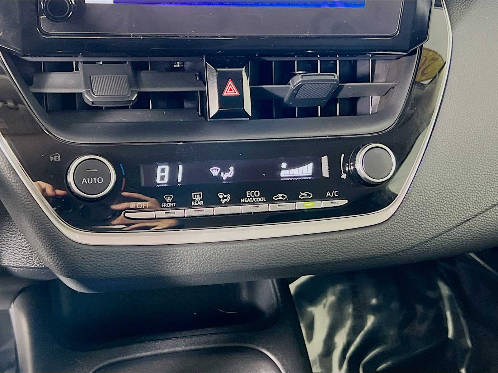 2024 Toyota Corolla LE - Photo 15