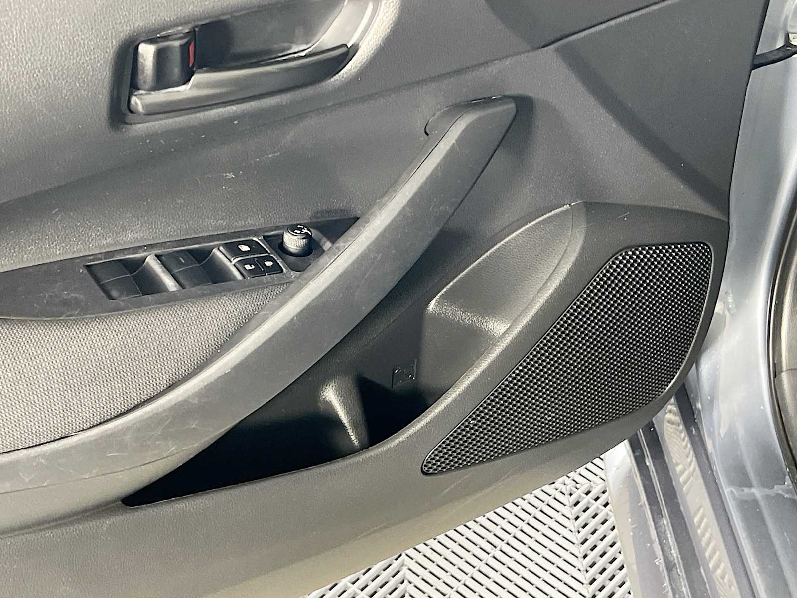 2024 Toyota Corolla LE - Photo 18