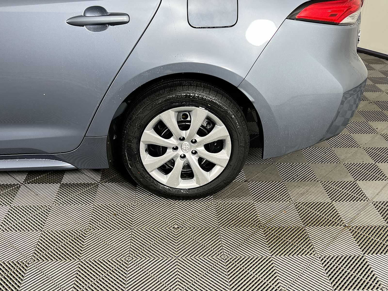 2024 Toyota Corolla LE - Photo 29