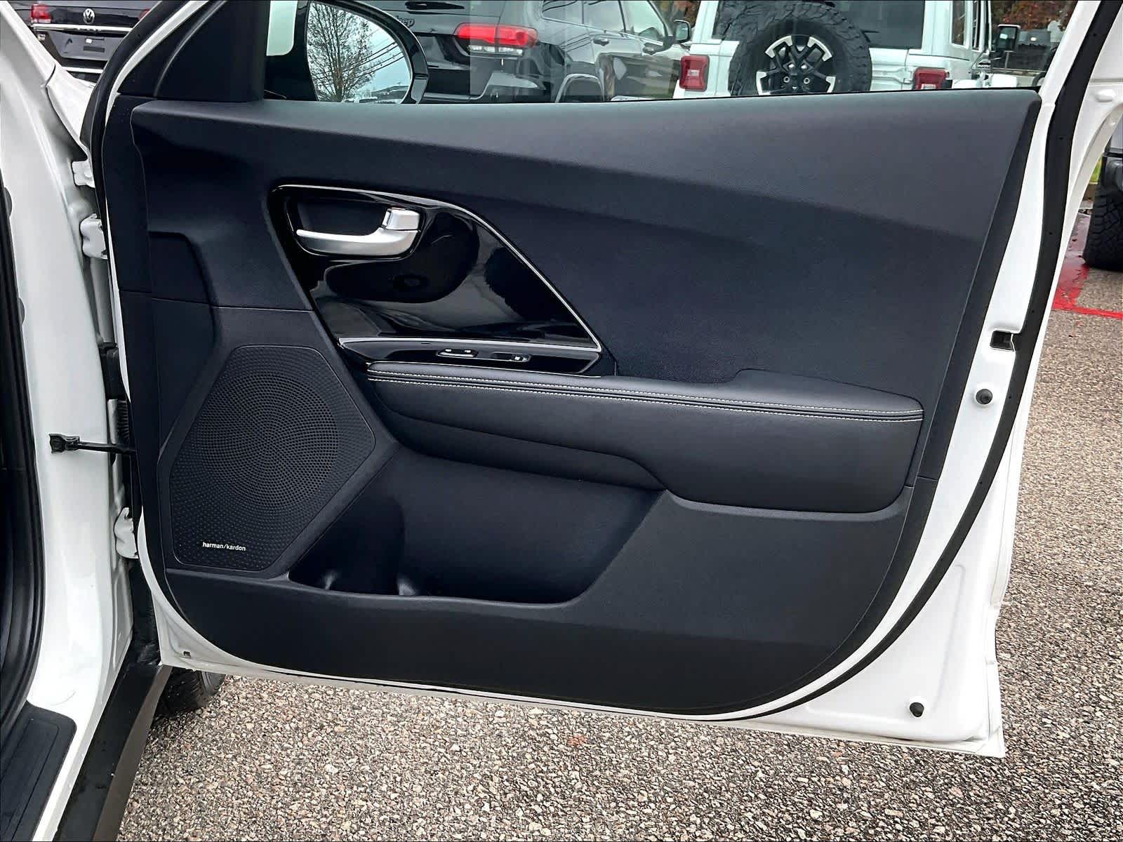 2022 Kia Niro EV EX - Photo 12