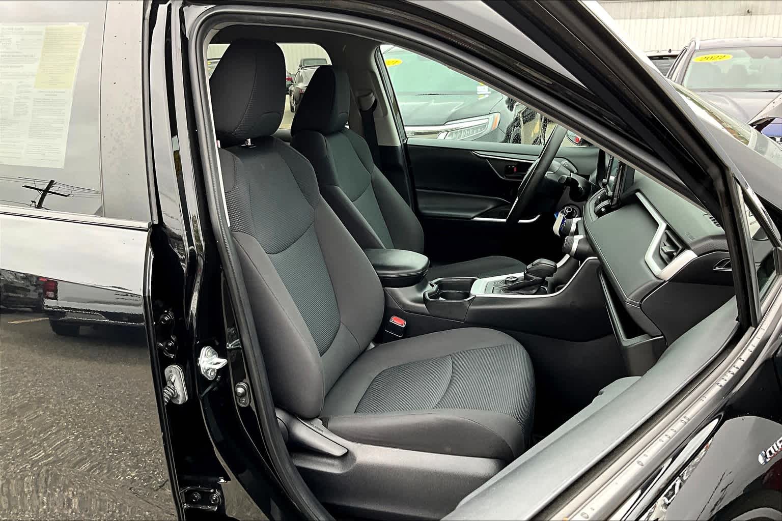 2021 Toyota RAV4 Hybrid LE - Photo 11