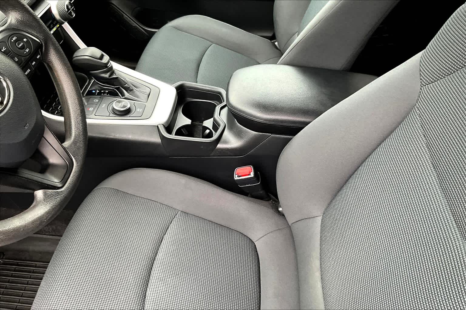 2021 Toyota RAV4 Hybrid LE - Photo 20