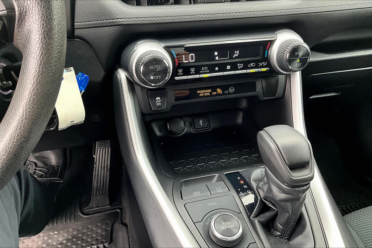 2021 Toyota RAV4 Hybrid LE - Photo 25