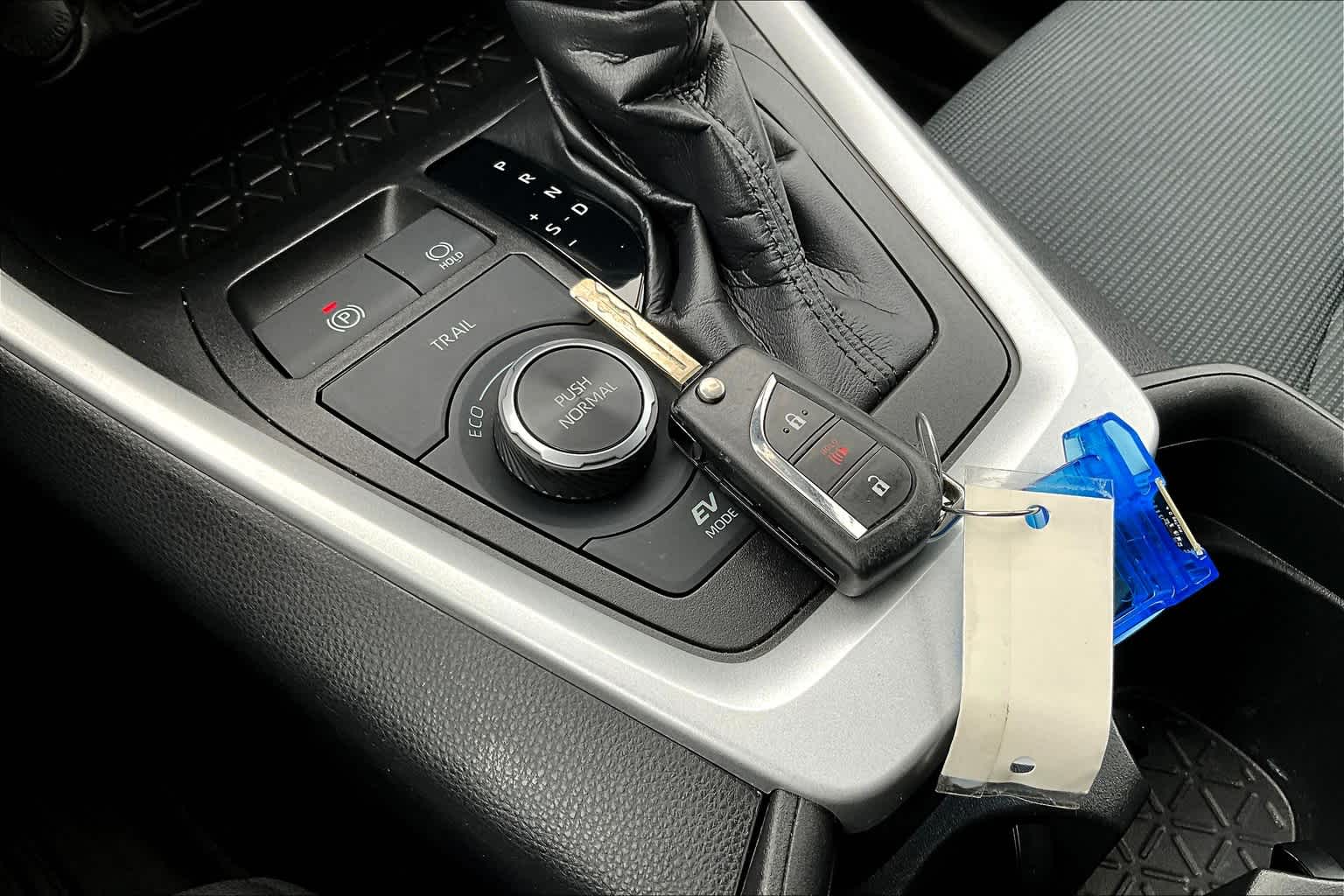2021 Toyota RAV4 Hybrid LE - Photo 29