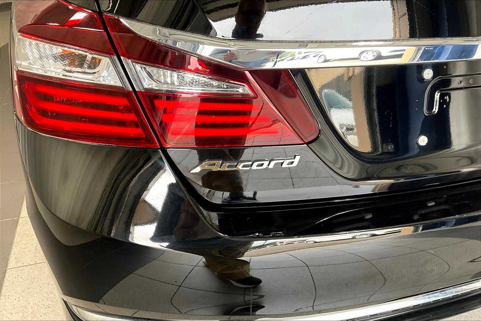 2017 Honda Accord EX-L - Photo 29