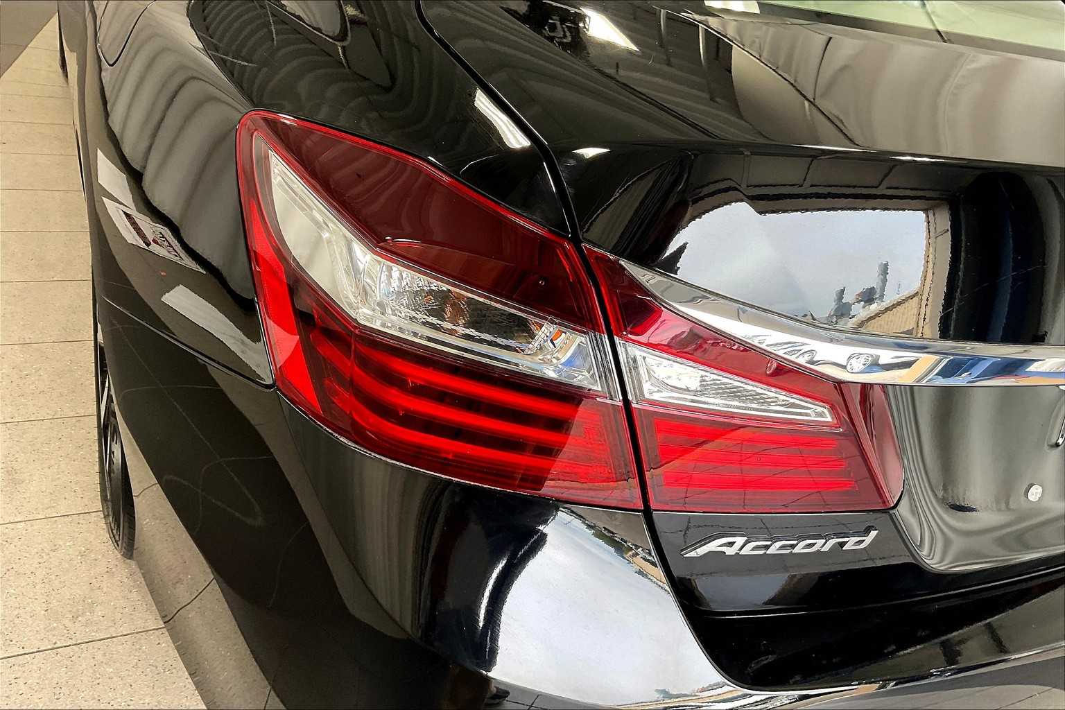 2017 Honda Accord EX-L - Photo 34