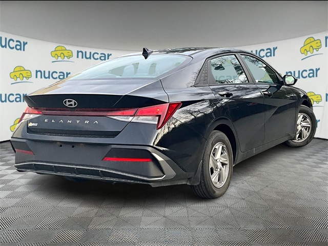 2024 Hyundai Elantra SE - Photo 13