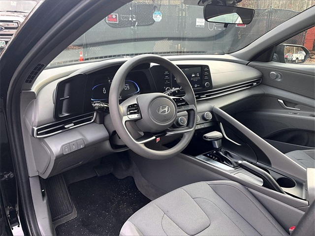 2024 Hyundai Elantra SE - Photo 14