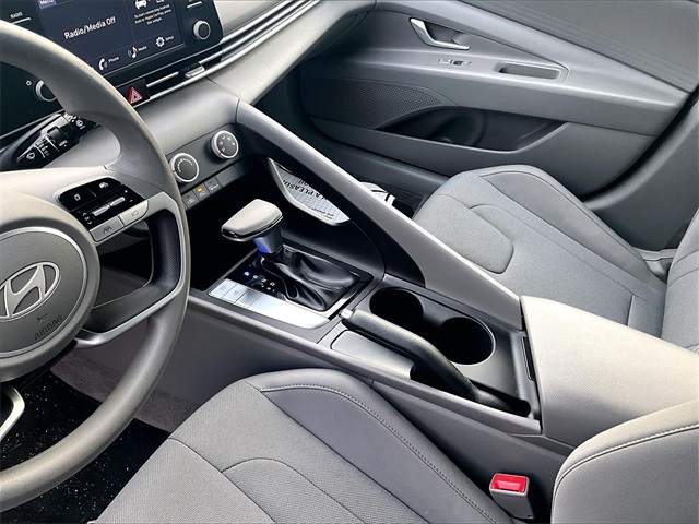 2024 Hyundai Elantra SE - Photo 15