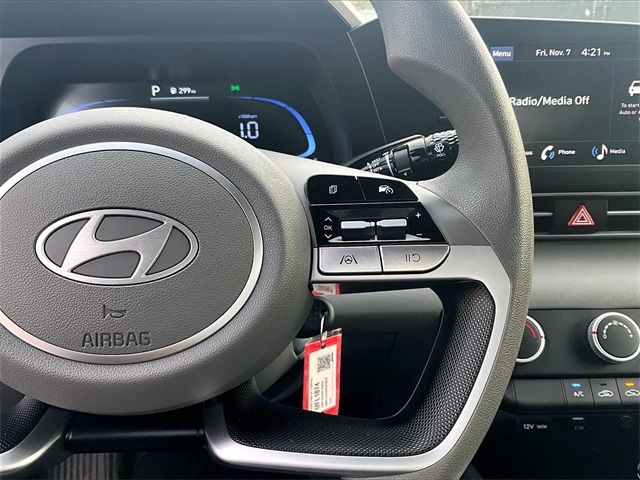 2024 Hyundai Elantra SE - Photo 24