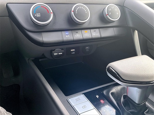 2024 Hyundai Elantra SE - Photo 27