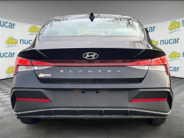 2024 Hyundai Elantra SE - Photo 4