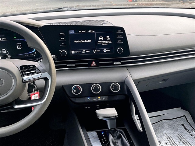 2024 Hyundai Elantra SE - Photo 6