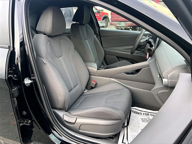 2024 Hyundai Elantra SE - Photo 7