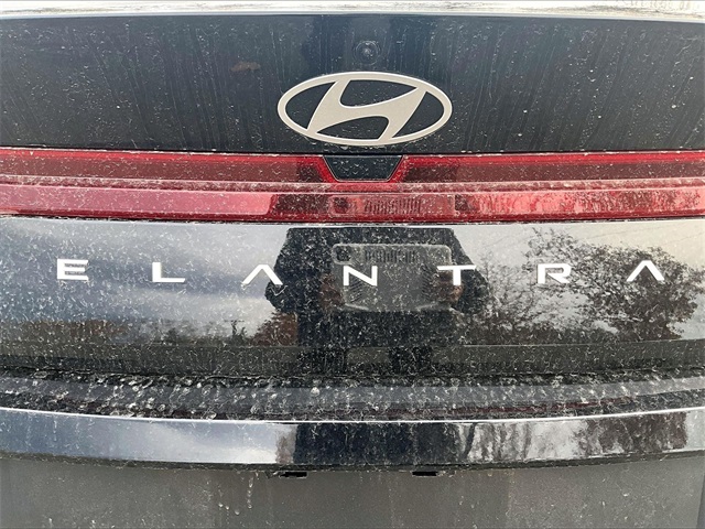 2024 Hyundai Elantra SE - Photo 8