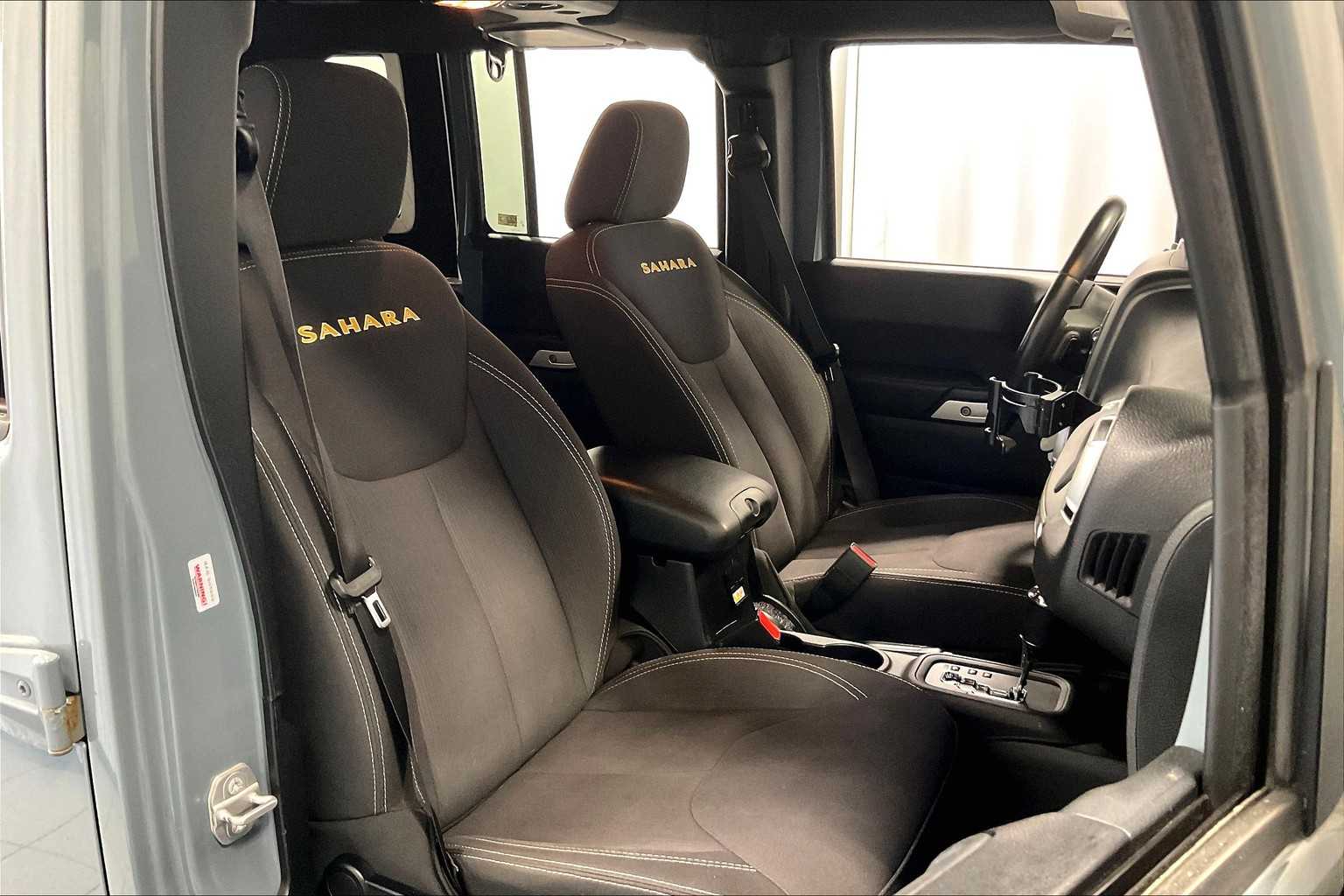 2015 Jeep Wrangler Unlimited Sahara - Photo 11