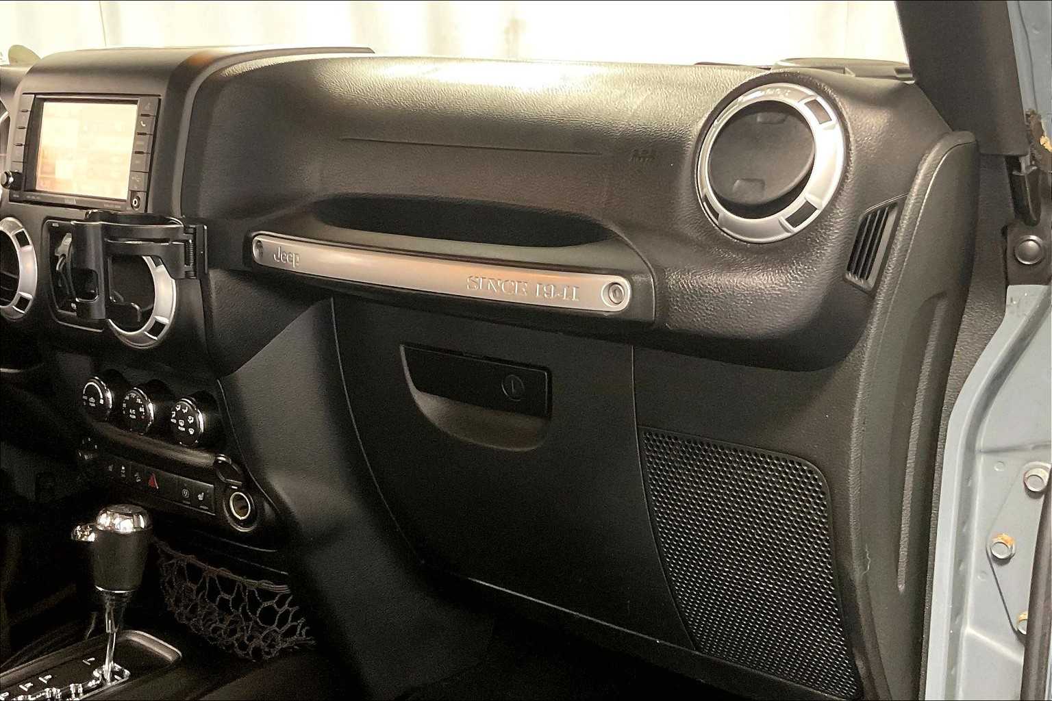 2015 Jeep Wrangler Unlimited Sahara - Photo 13