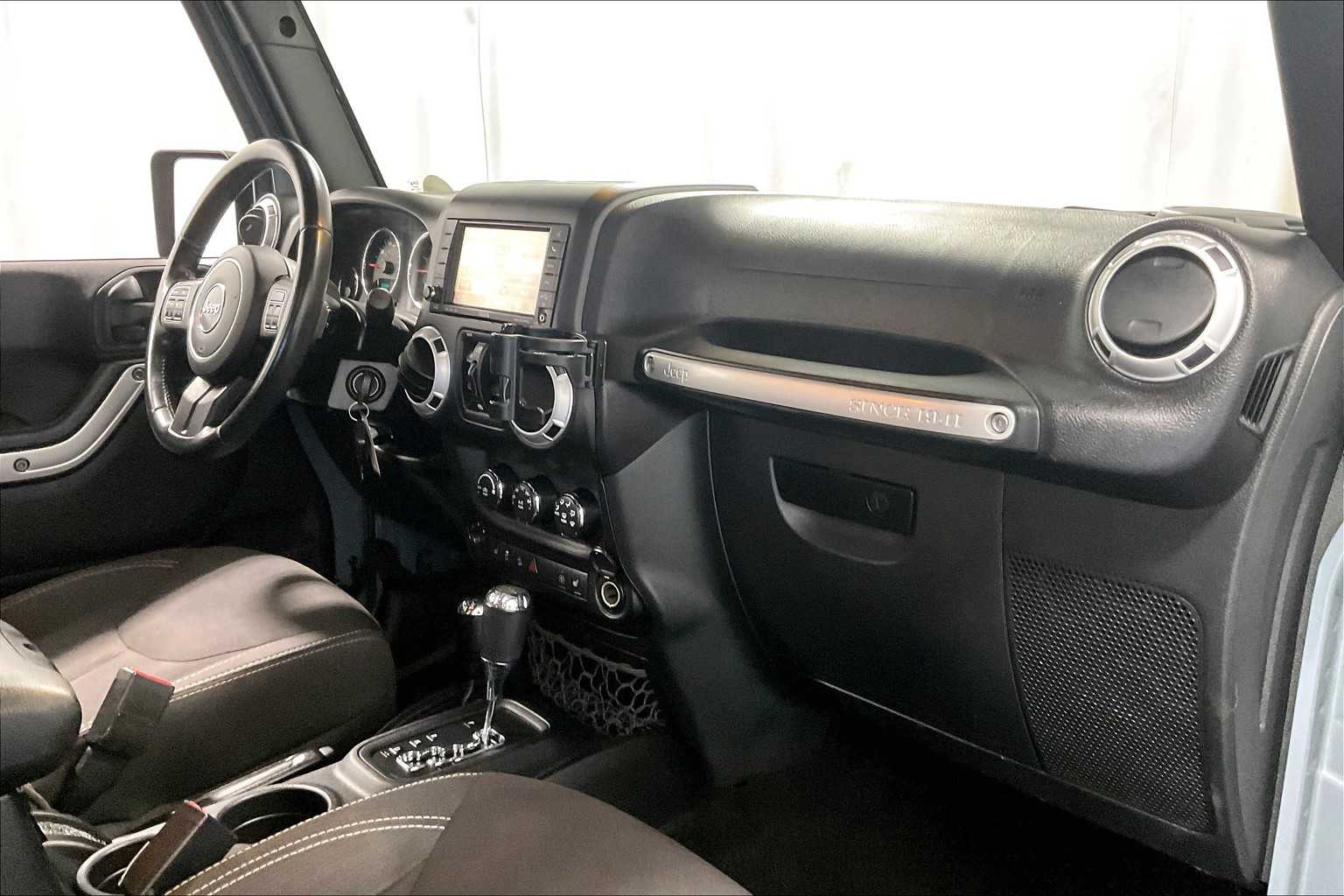 2015 Jeep Wrangler Unlimited Sahara - Photo 14