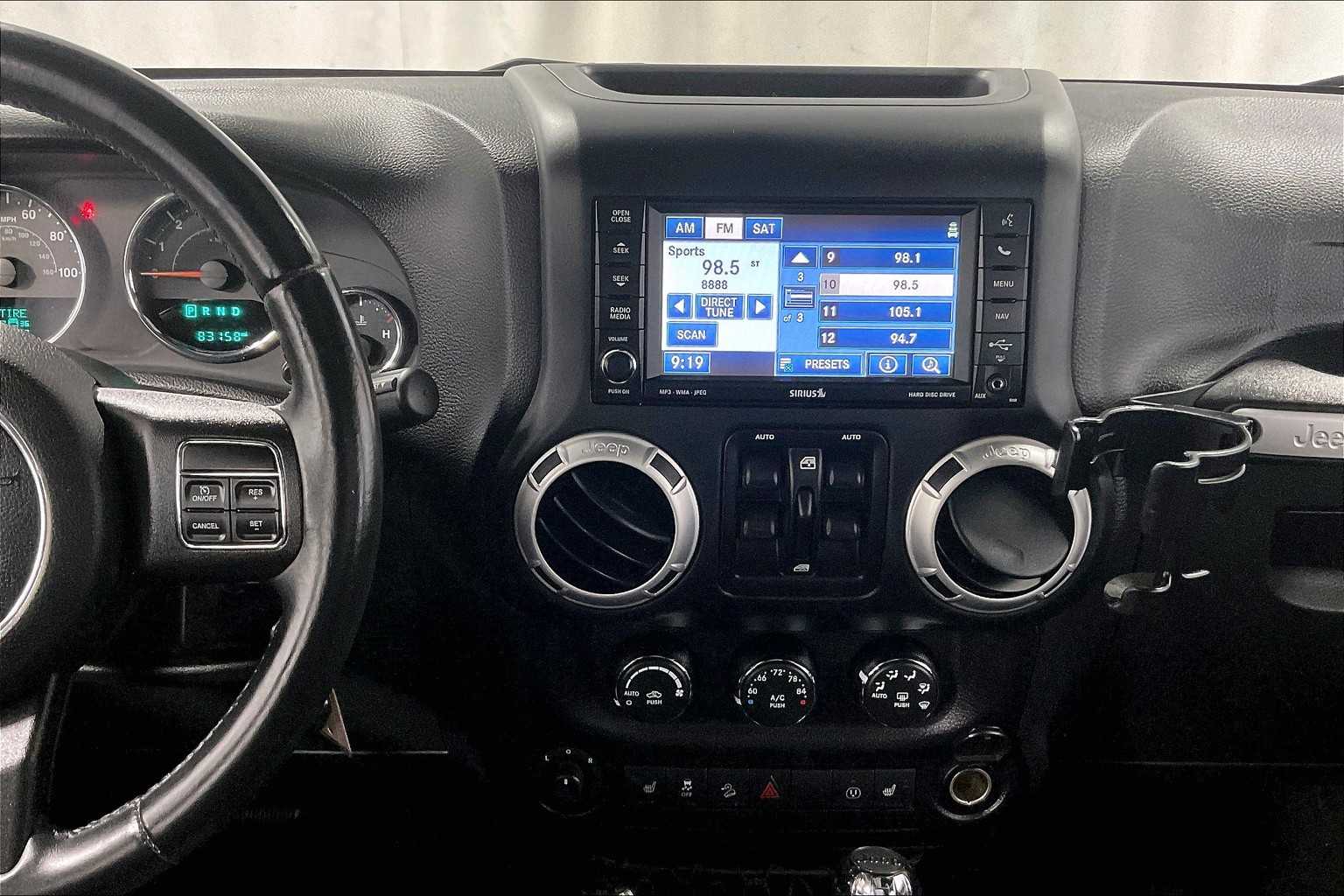 2015 Jeep Wrangler Unlimited Sahara - Photo 18