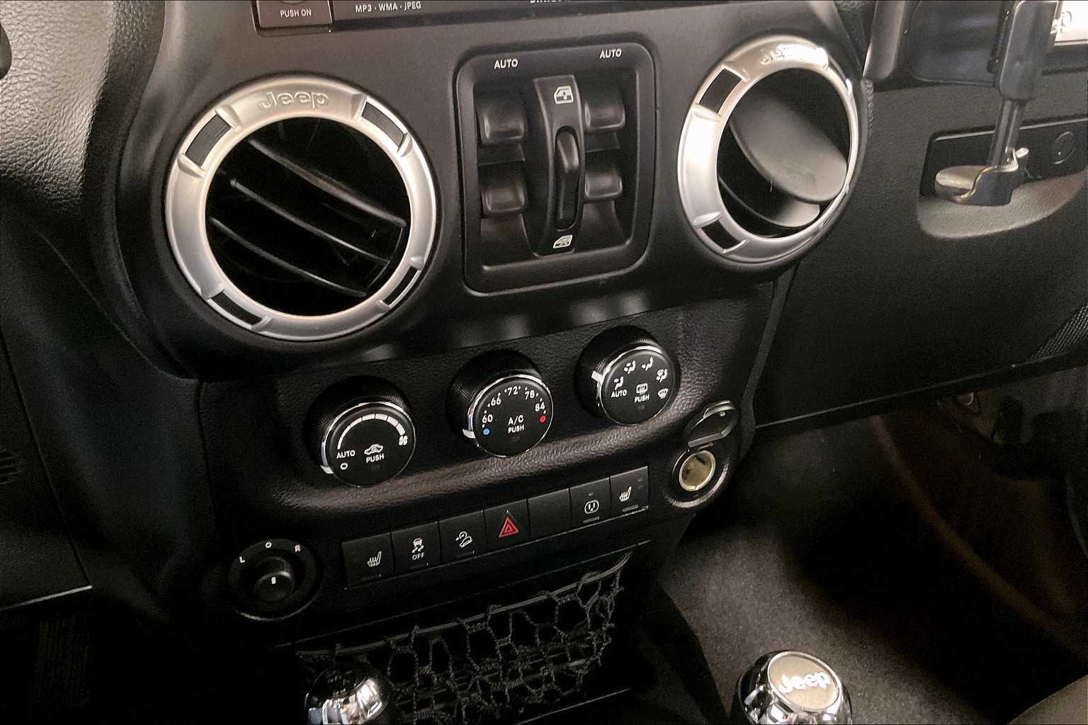 2015 Jeep Wrangler Unlimited Sahara - Photo 25