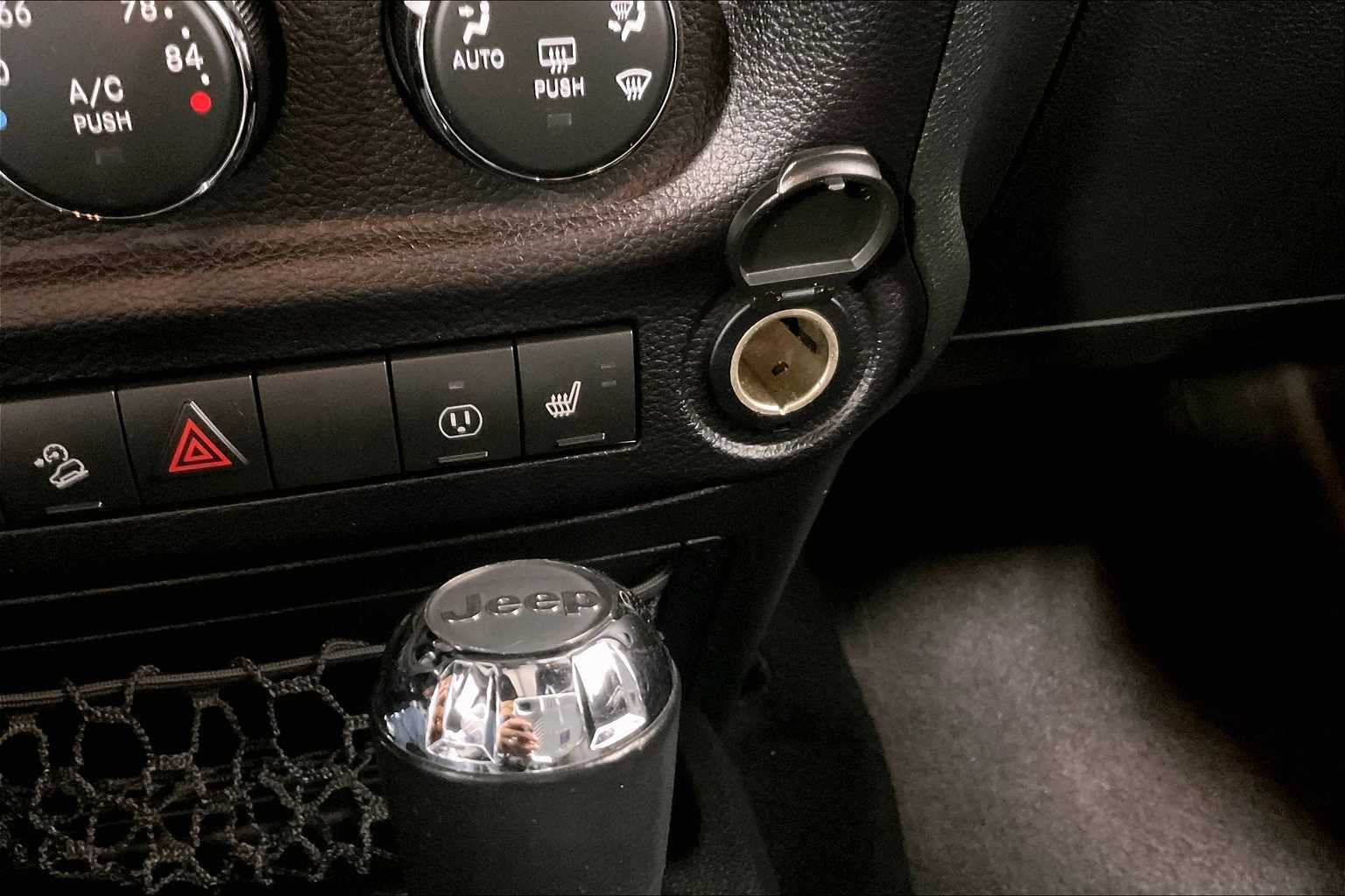 2015 Jeep Wrangler Unlimited Sahara - Photo 26