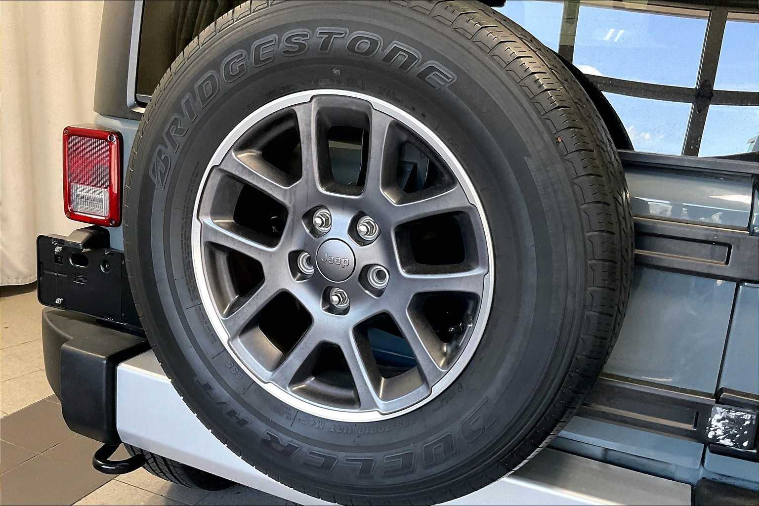 2015 Jeep Wrangler Unlimited Sahara - Photo 28