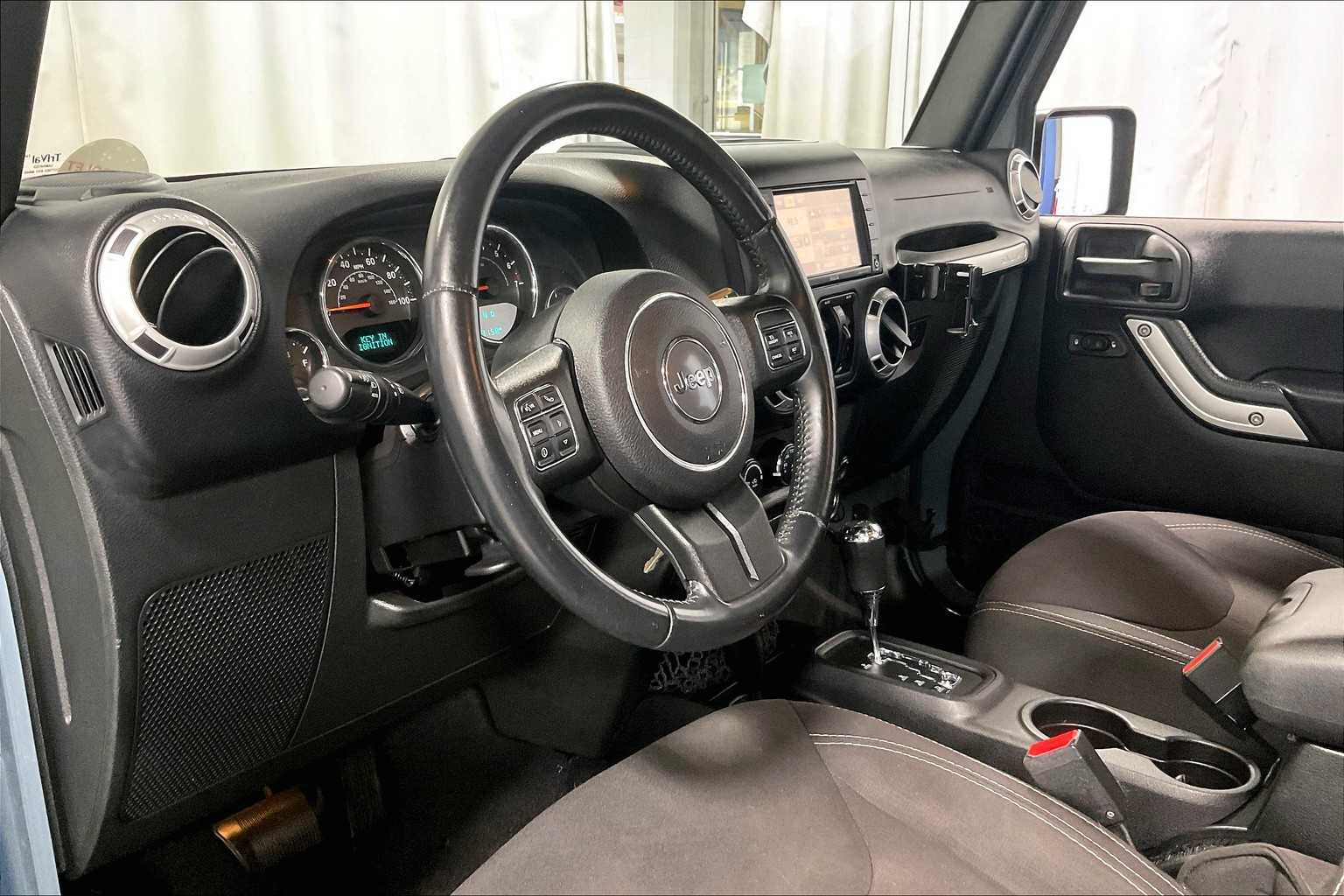 2015 Jeep Wrangler Unlimited Sahara - Photo 8