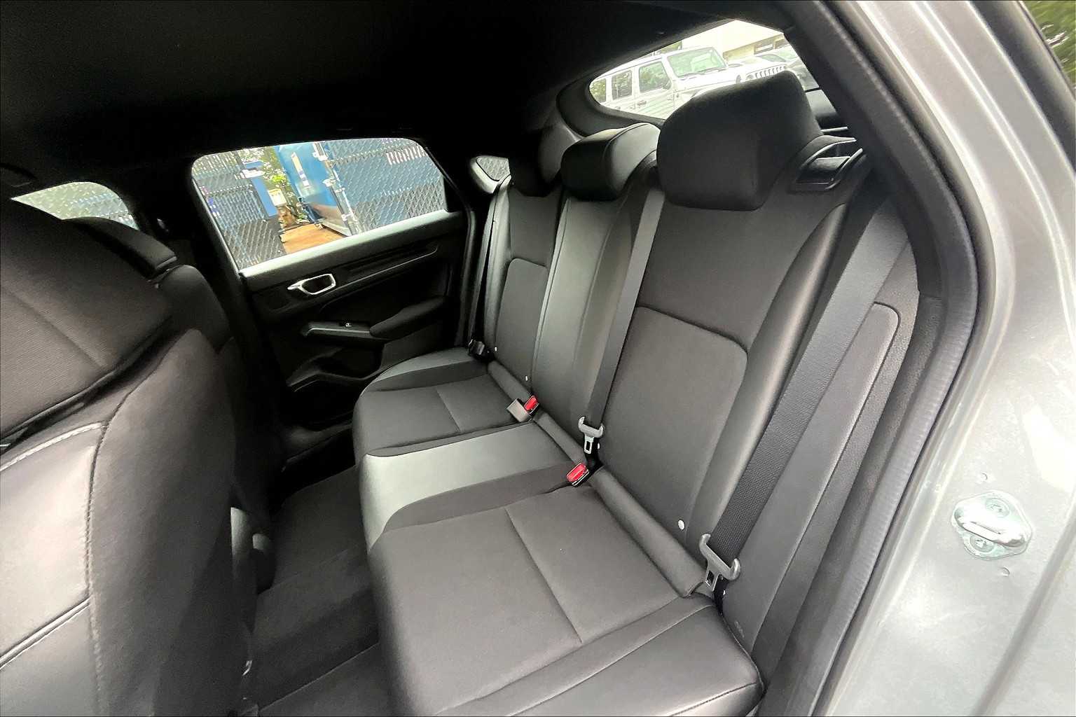 2025 Honda Civic Hatchback Sport - Photo 15