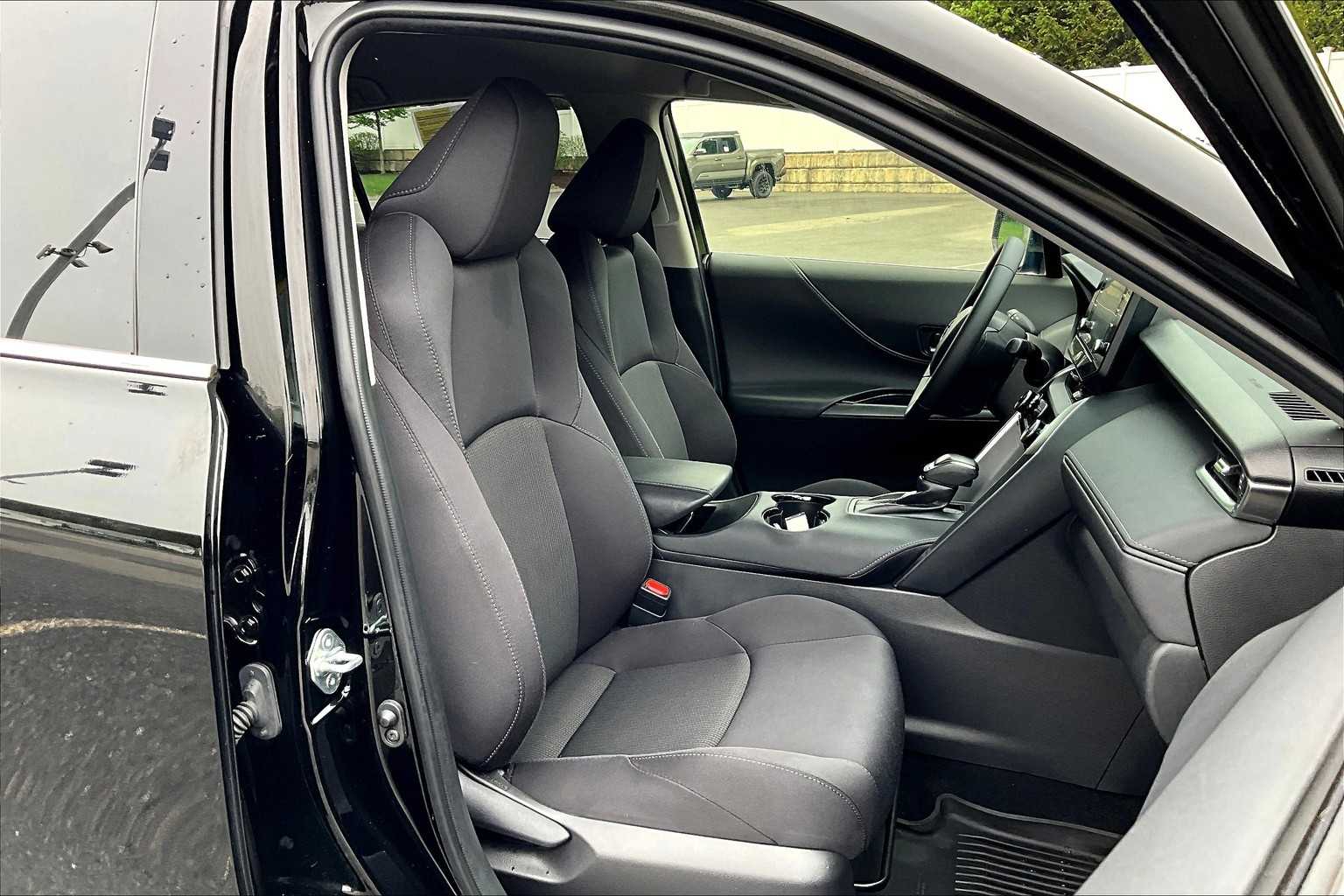 2022 Toyota Venza LE - Photo 11