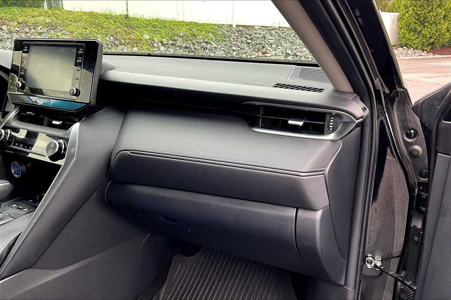 2022 Toyota Venza LE - Photo 13