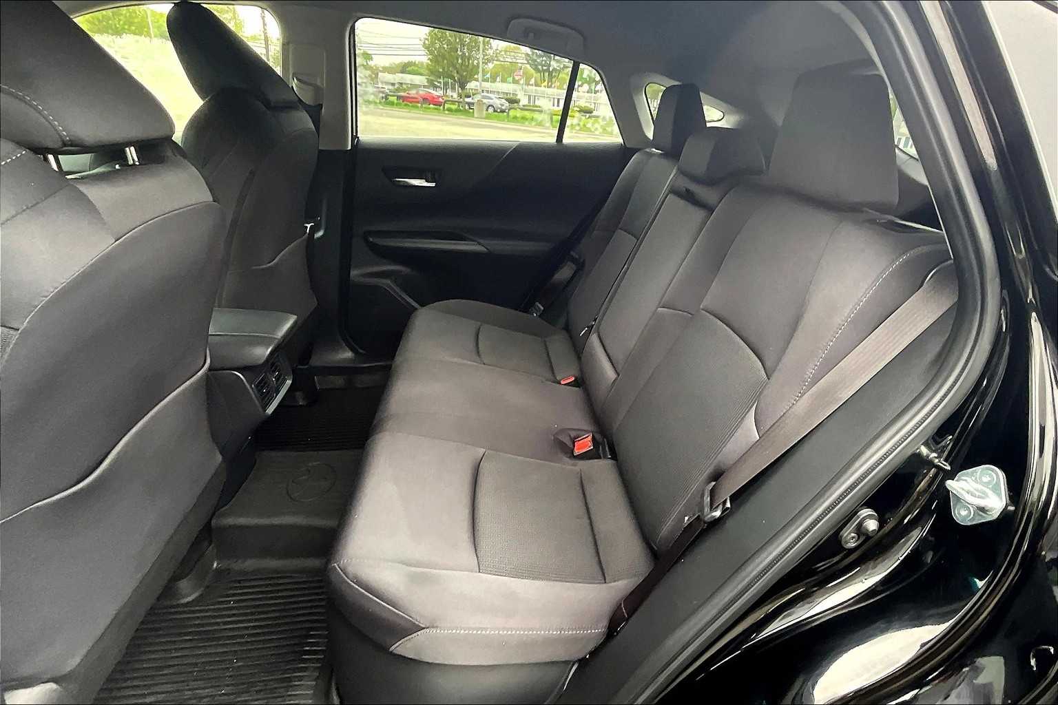 2022 Toyota Venza LE - Photo 15